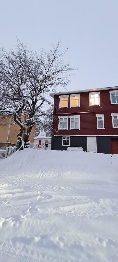 In The Heart Of Akureyri Apartment Bagian luar foto